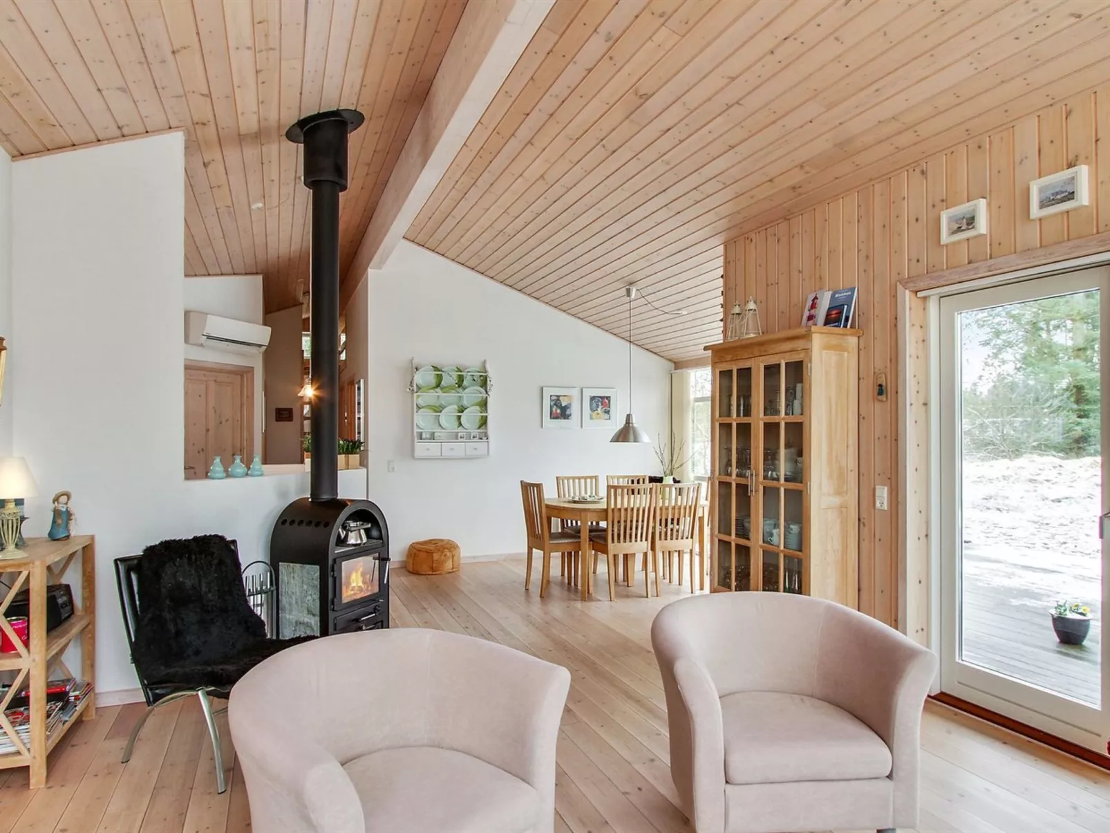 "Edger" - 2.3km from the sea-Binnen