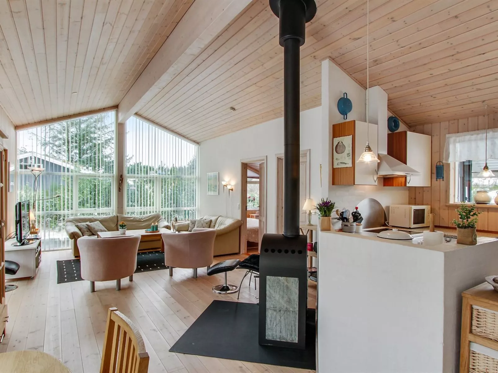 "Edger" - 2.3km from the sea-Binnen