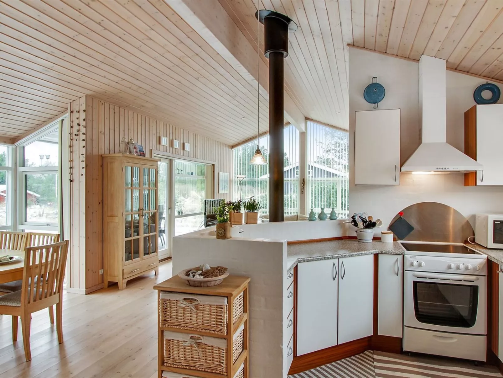 "Edger" - 2.3km from the sea-Binnen
