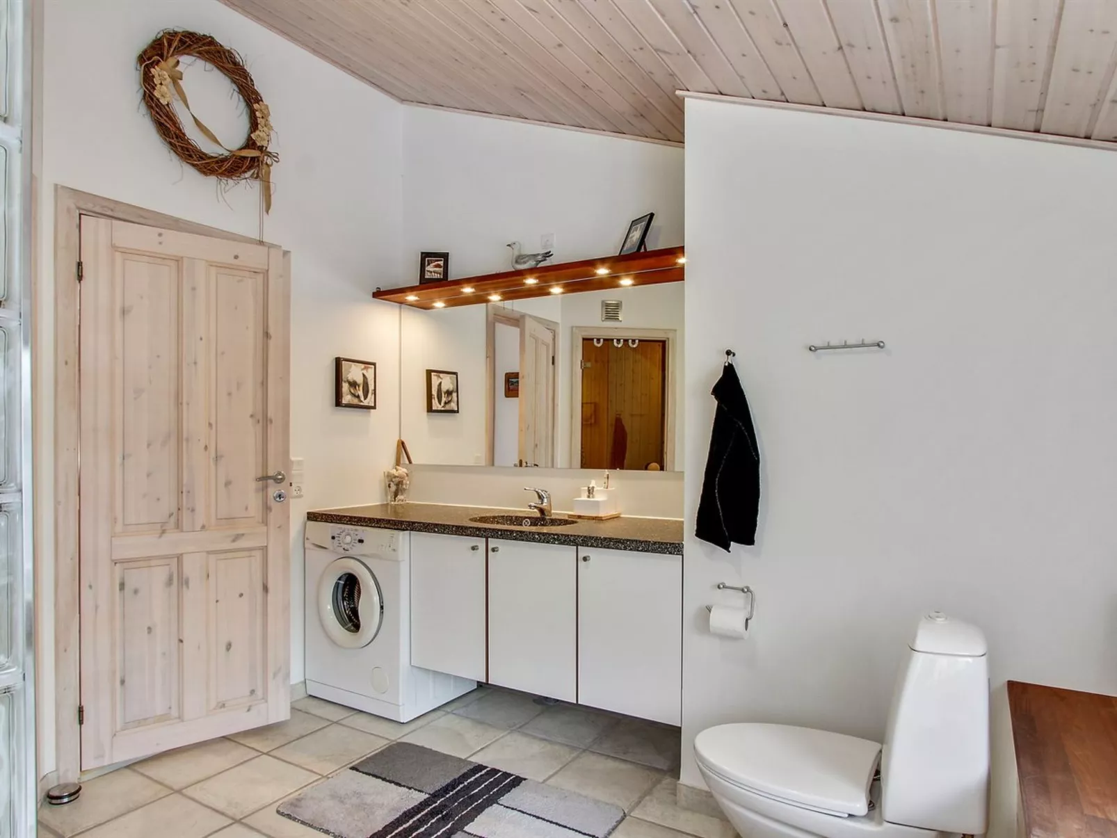 "Edger" - 2.3km from the sea-Binnen