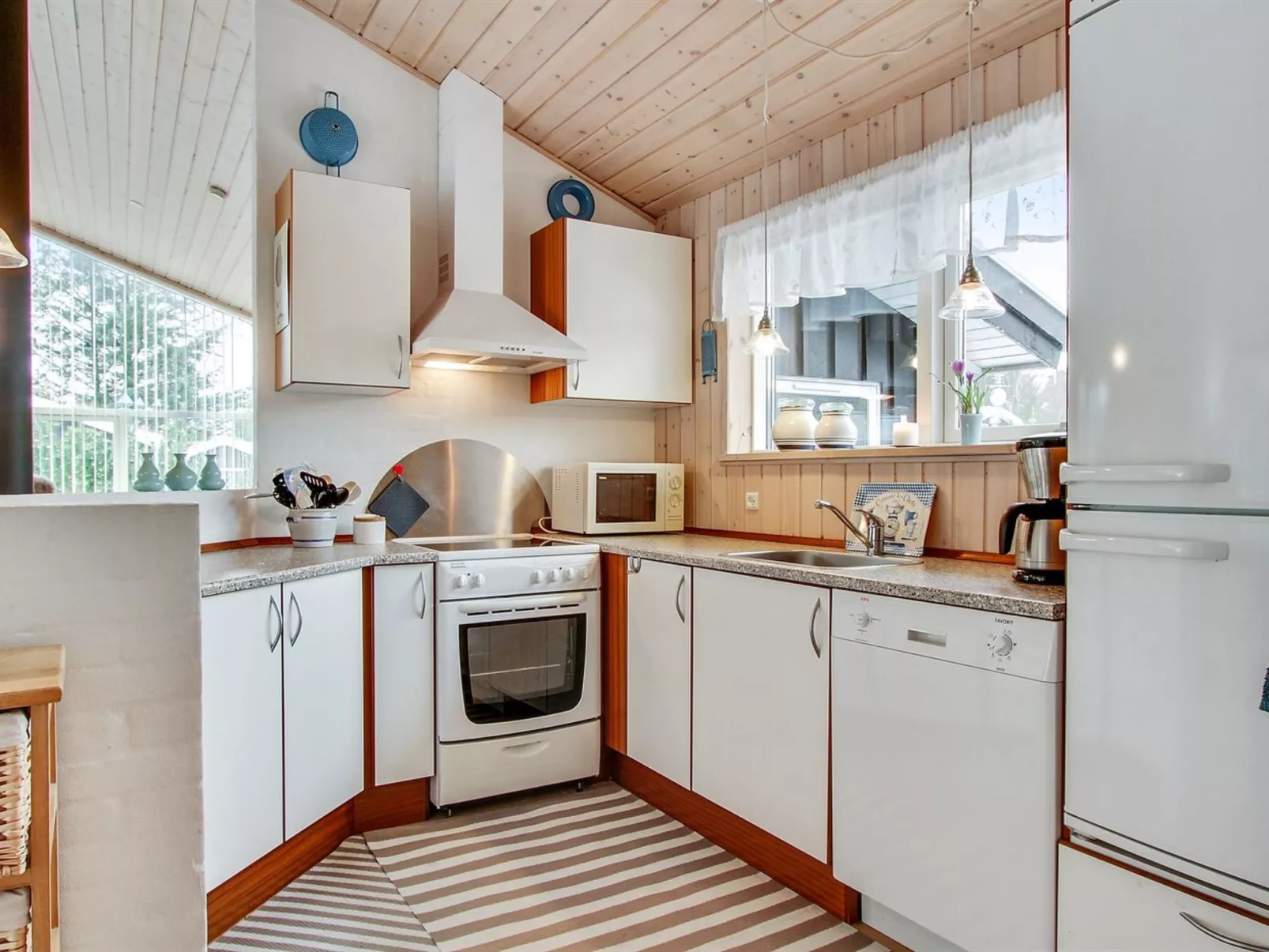 "Edger" - 2.3km from the sea-Binnen