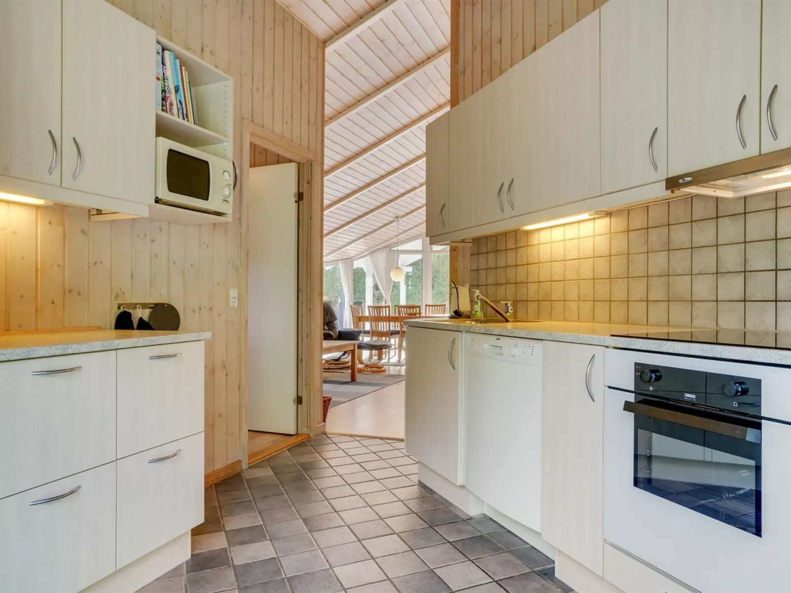 "Thomasine" - 1.5km from the sea-Binnen