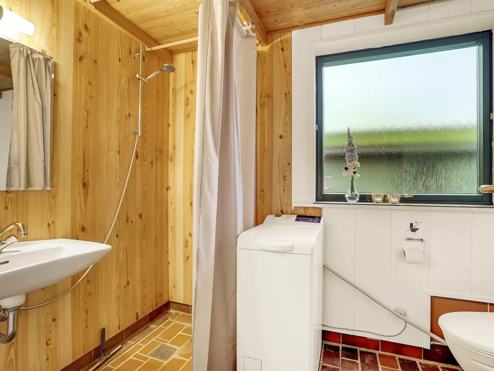 "Ehawee" - 350m from the sea-Binnen