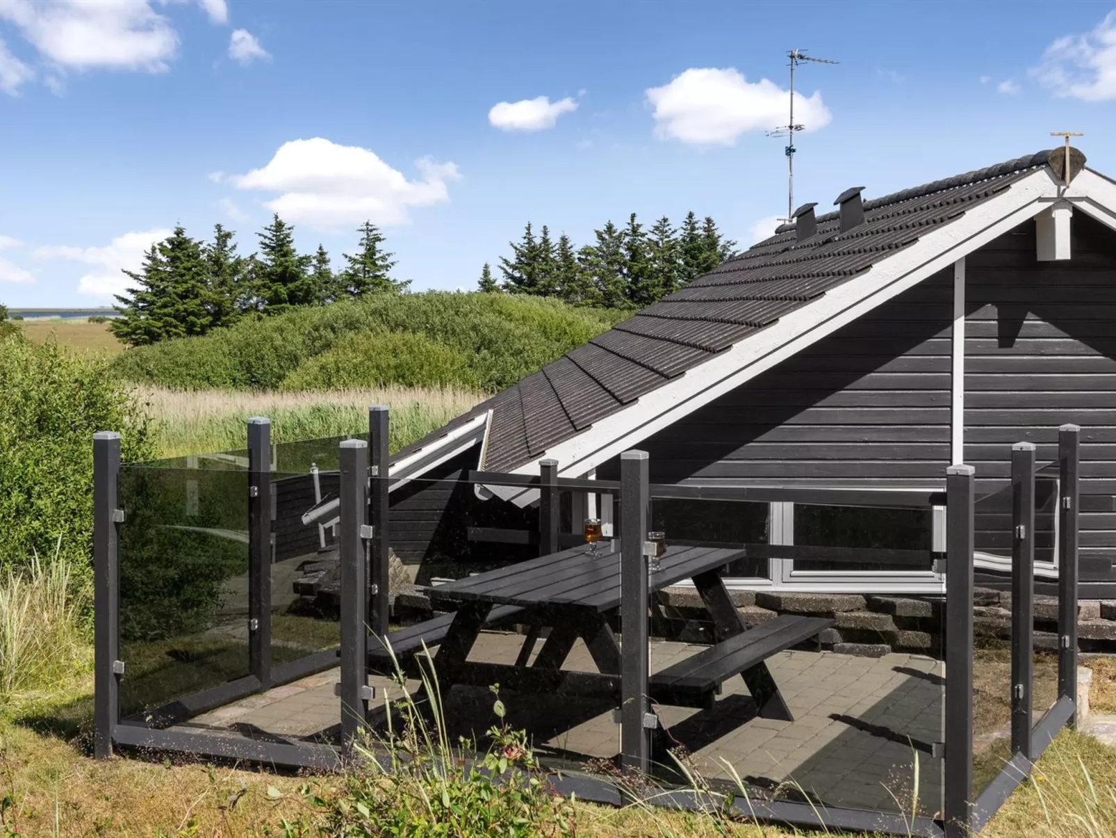 "Cyrill" - 250m to the inlet-Buiten
