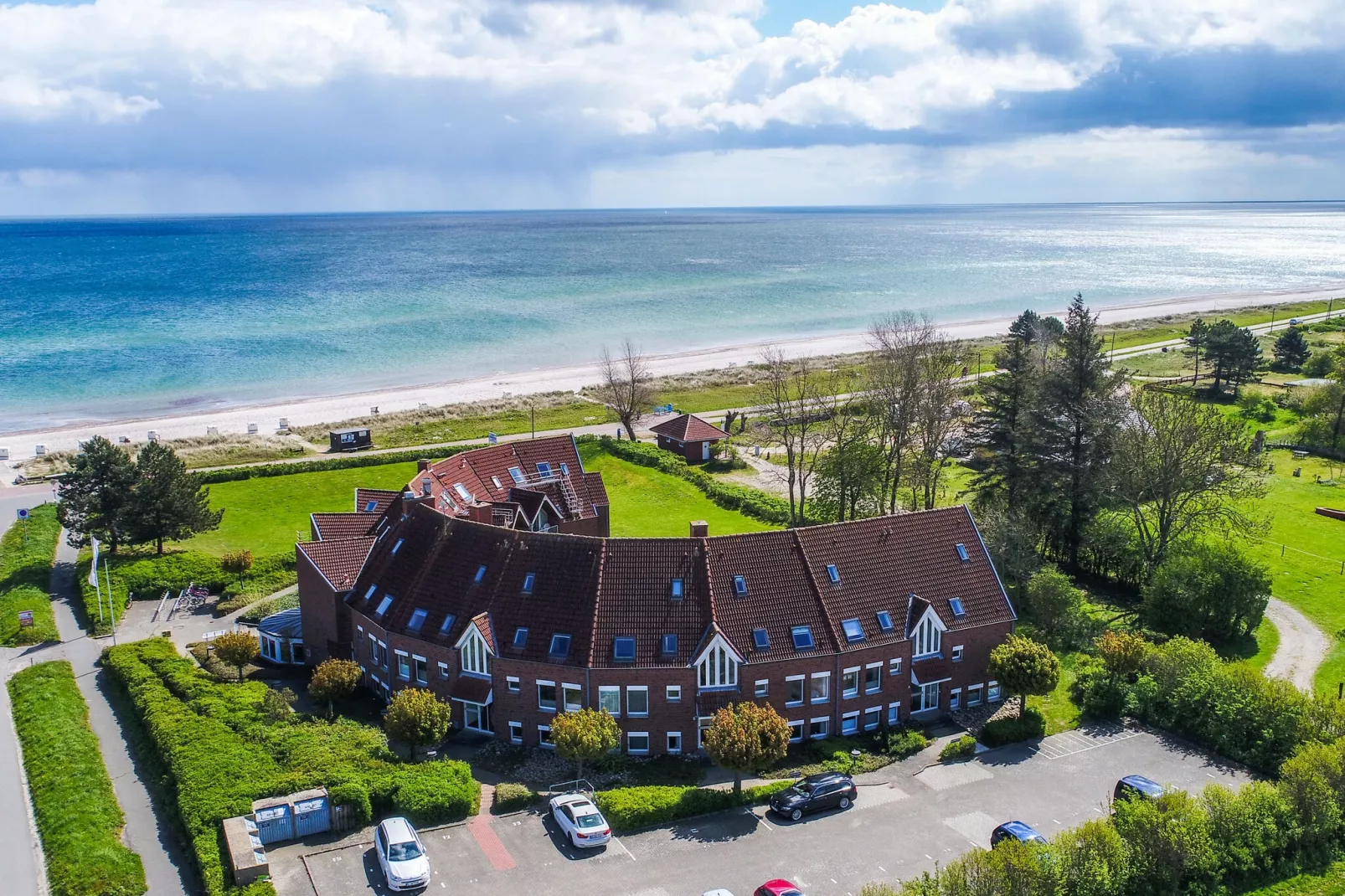 Flatgebouw, Kronsgaard - Buitenkant zomer