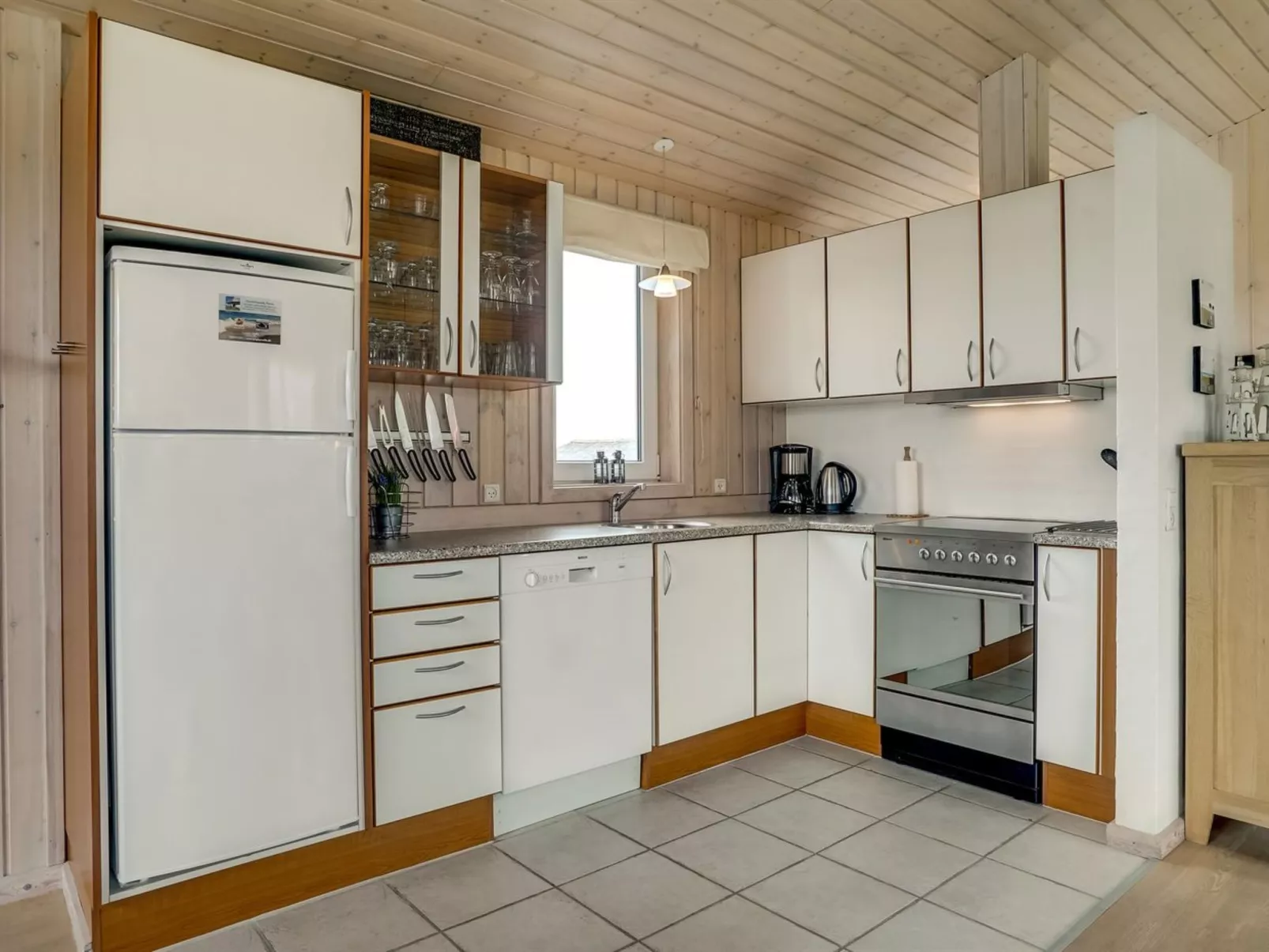 "Eyvin" - 100m from the sea-Binnen