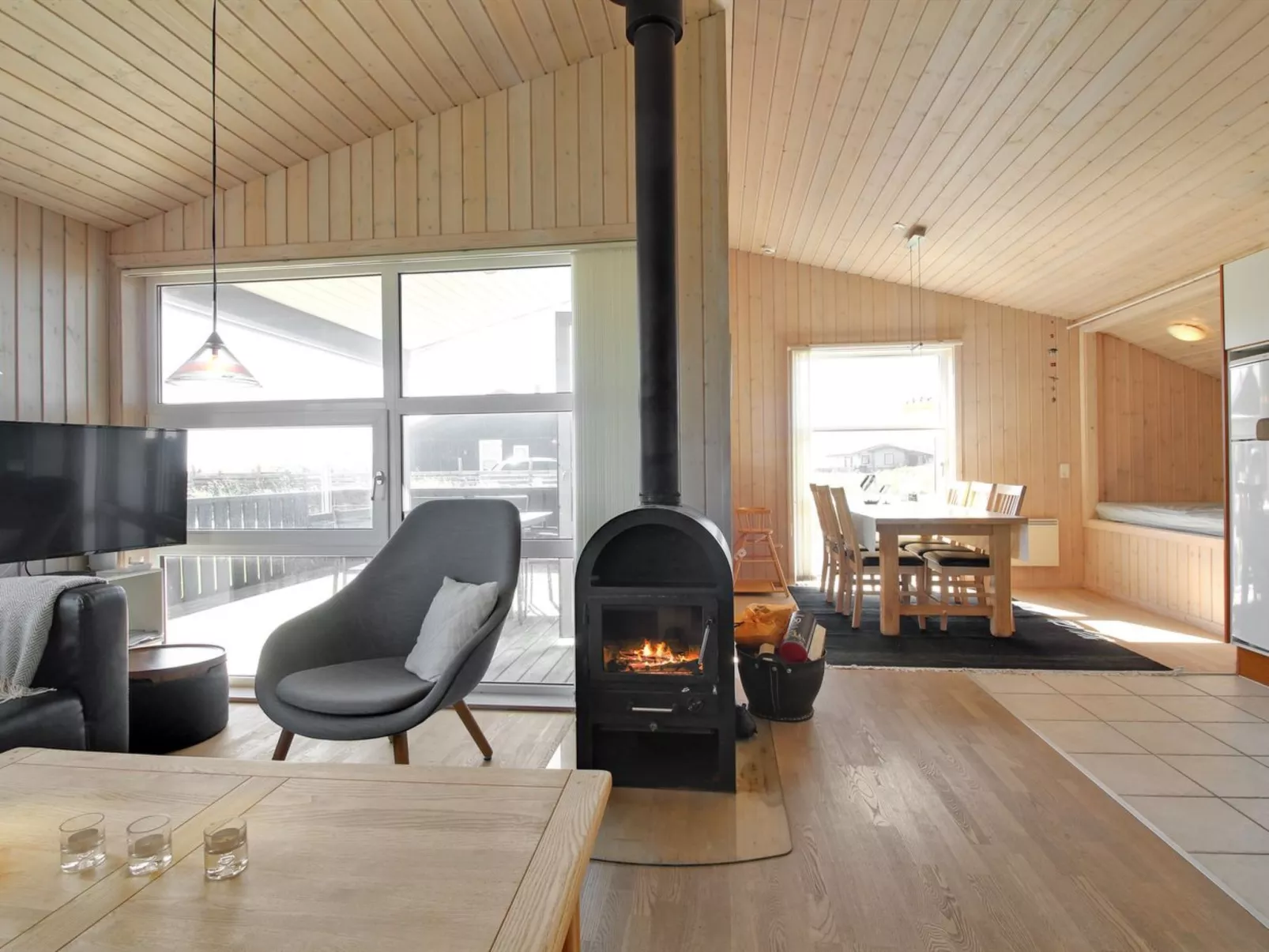 "Eyvin" - 100m from the sea-Binnen