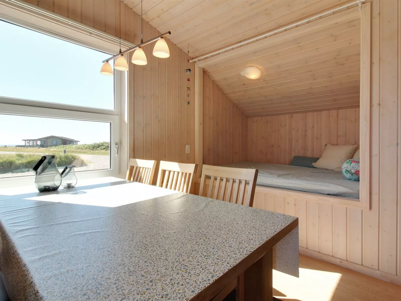 "Eyvin" - 100m from the sea-Binnen