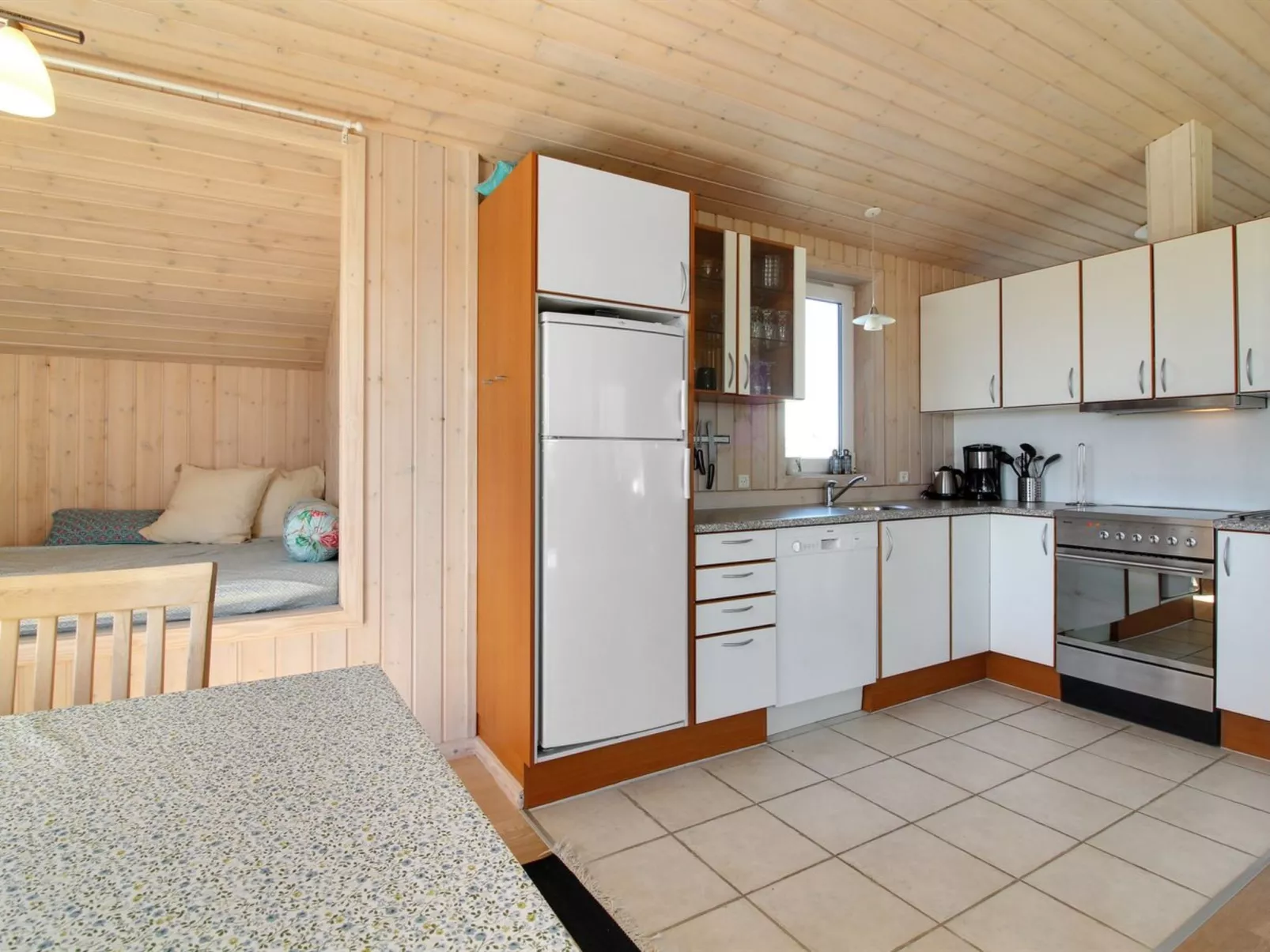 "Eyvin" - 100m from the sea-Binnen