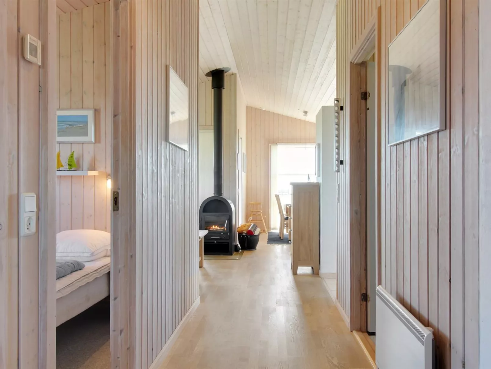 "Eyvin" - 100m from the sea-Binnen