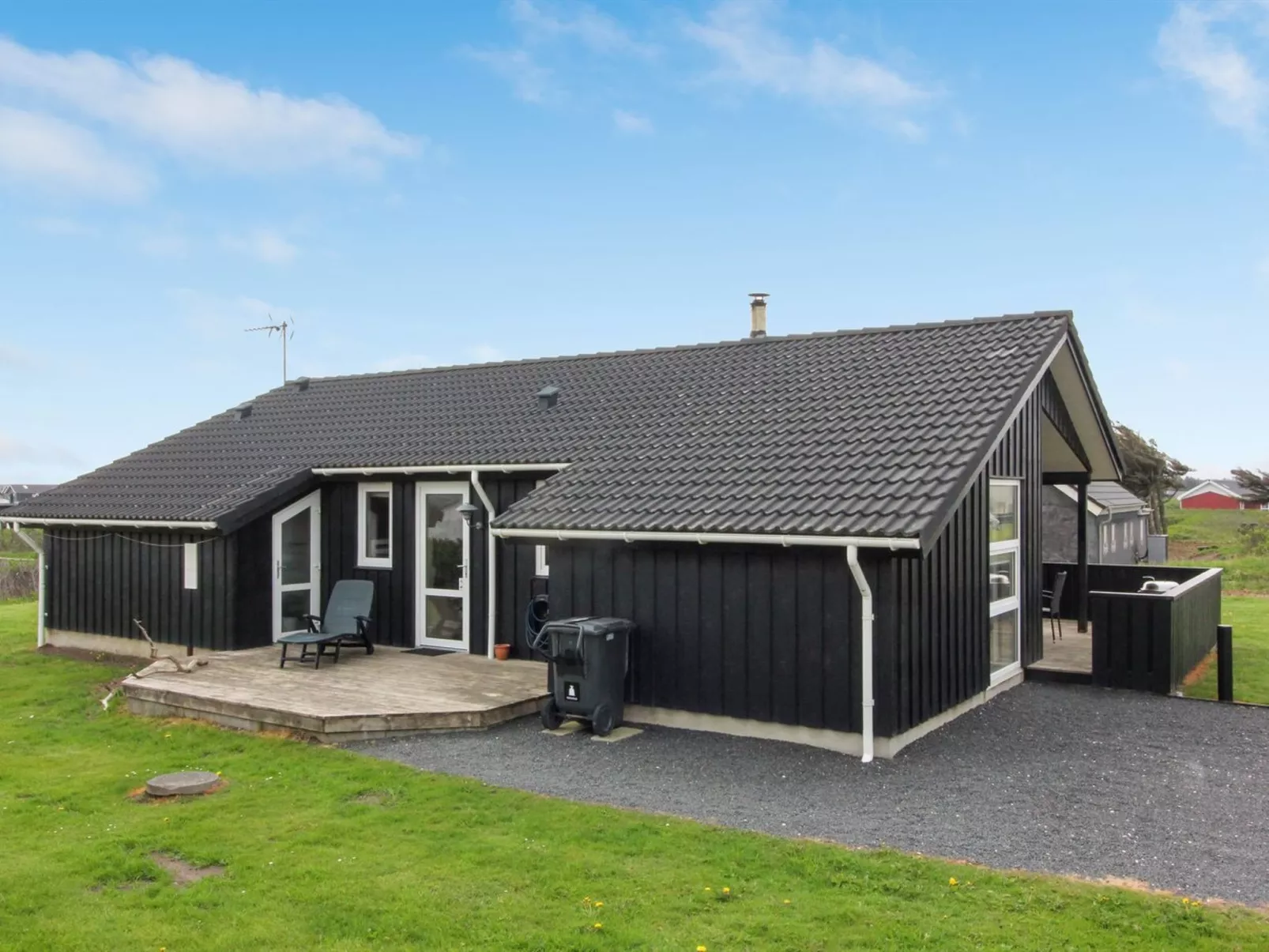 "Eyvin" - 100m from the sea-Buiten