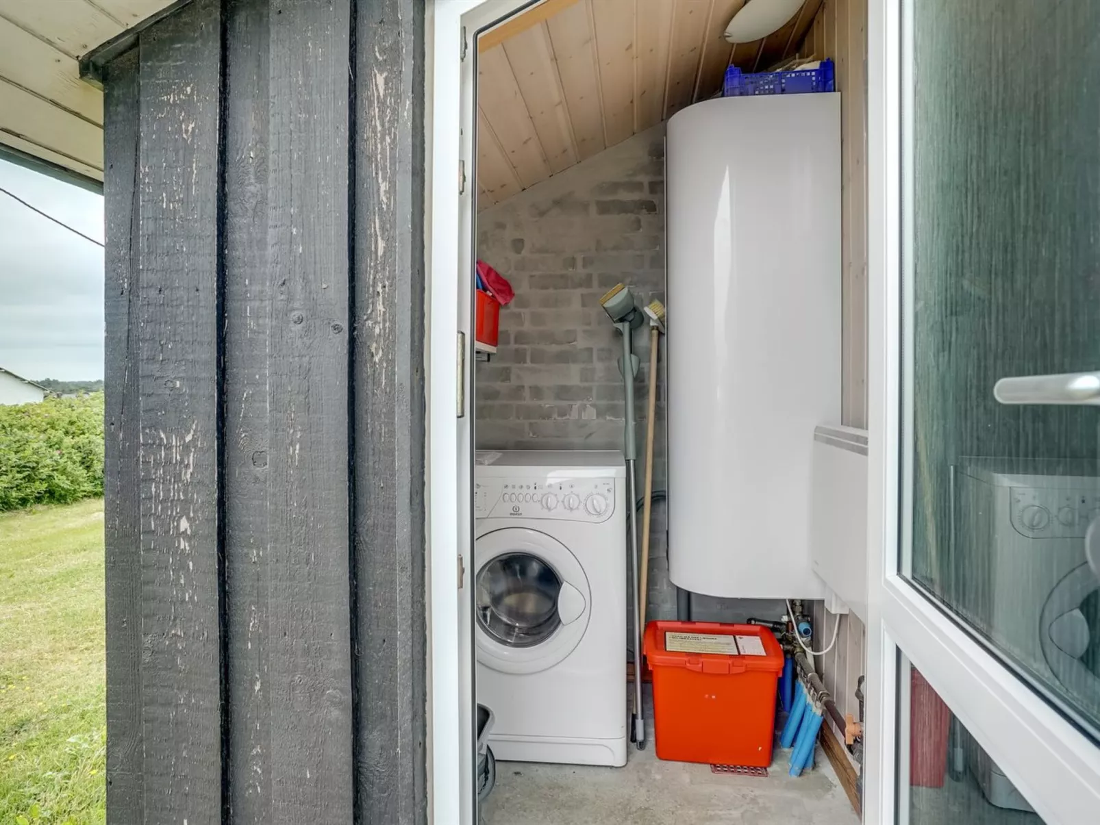 "Eyvin" - 100m from the sea-Buiten