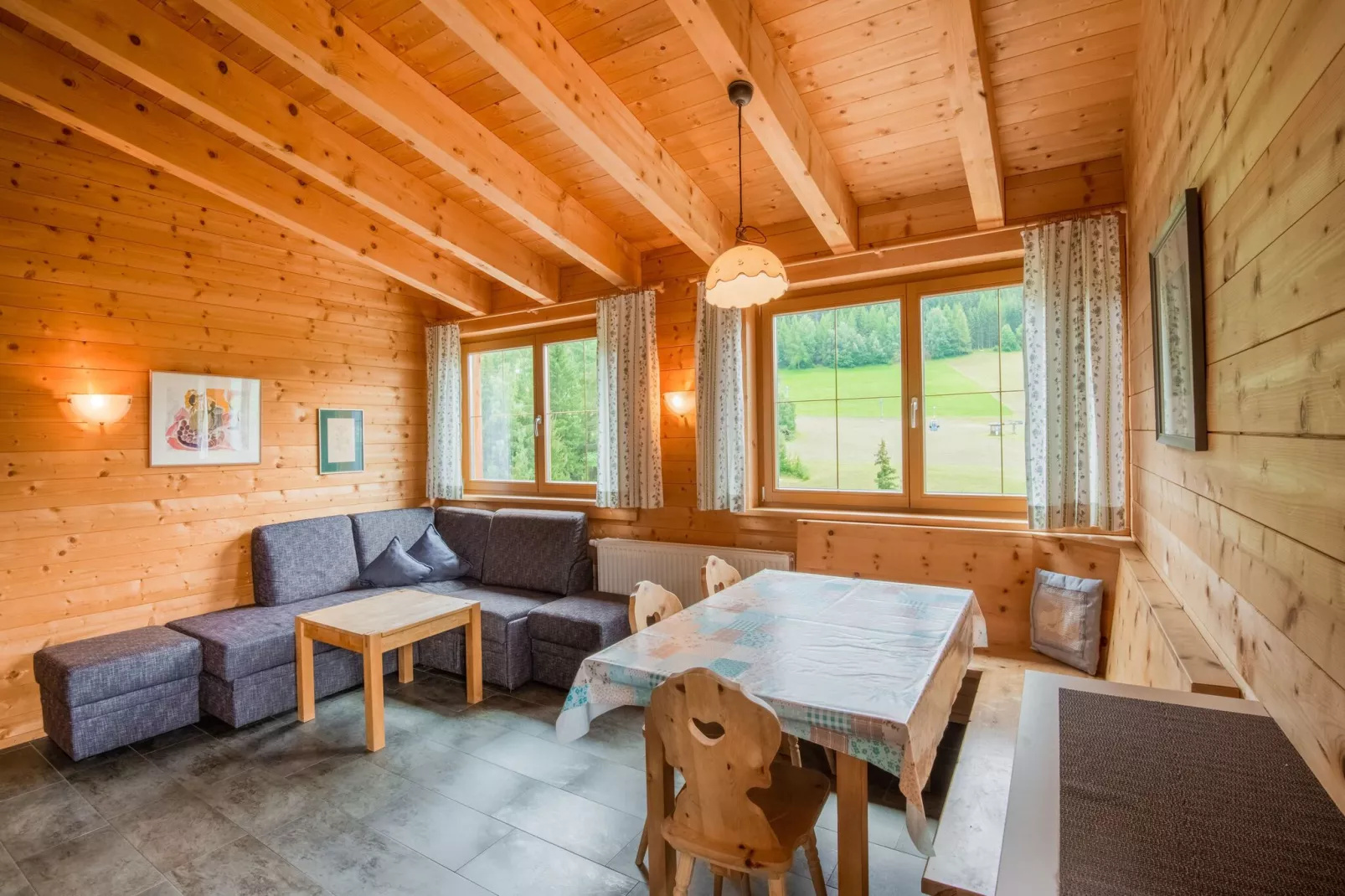 Appartement Edelweiss-Woonkamer