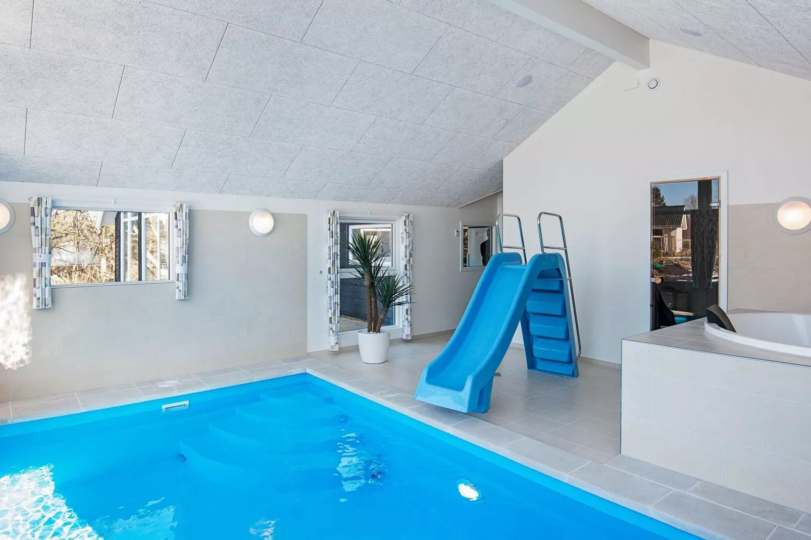 14 persoons vakantie huis in Glesborg-Zwembad
