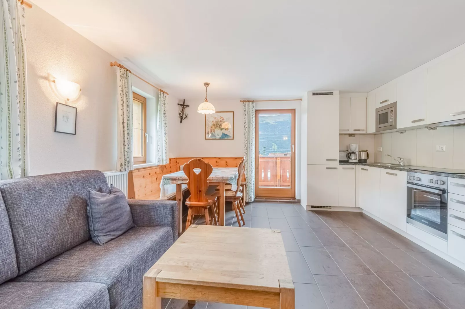 Appartement Almrose-Woonkamer