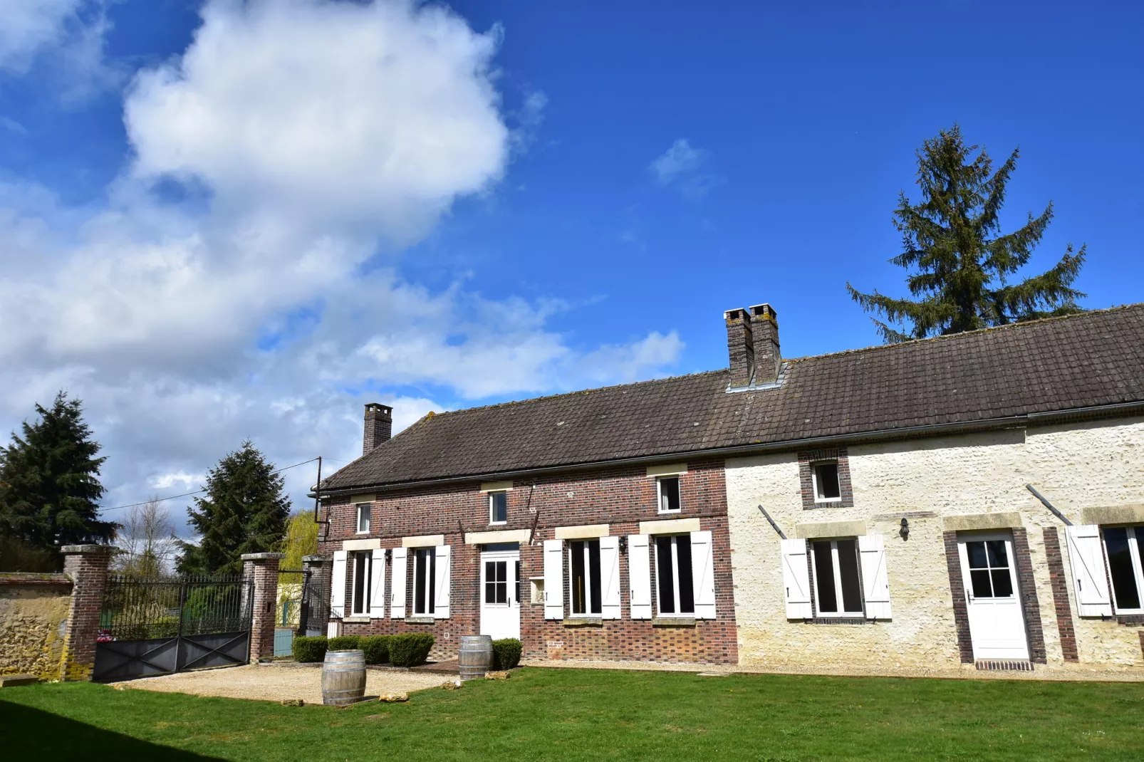 Ferme de Charme Bourgogne 15 pers-Buitenkant zomer