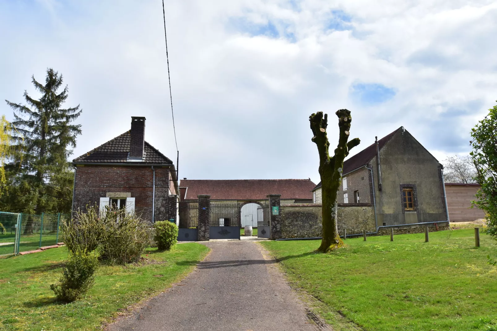 Ferme de Charme Bourgogne 15 pers-Buitenkant zomer