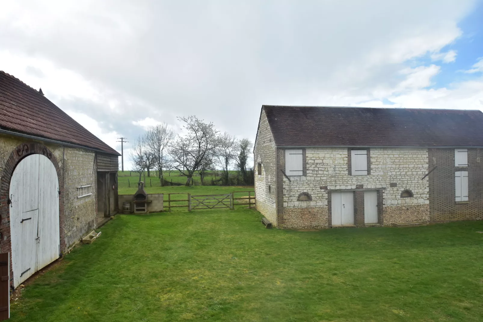 Ferme de Charme Bourgogne 15 pers-Tuinen zomer