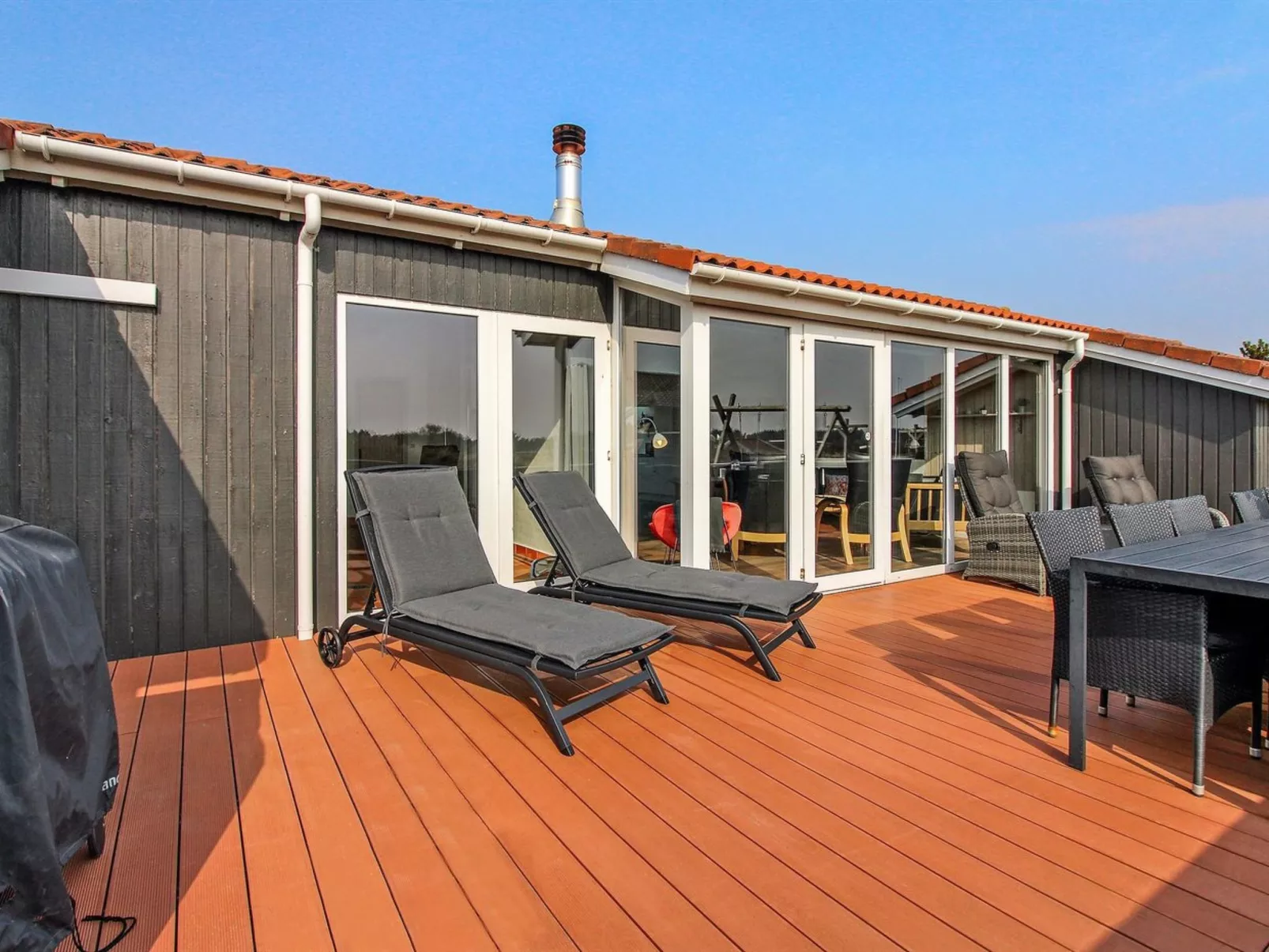 "Petkana" - 700m from the sea-Buiten