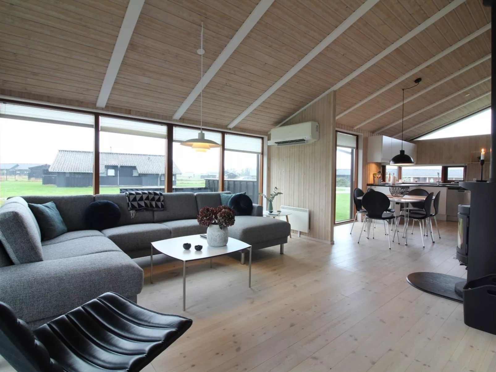 "Marrit" - 600m from the sea-Binnen