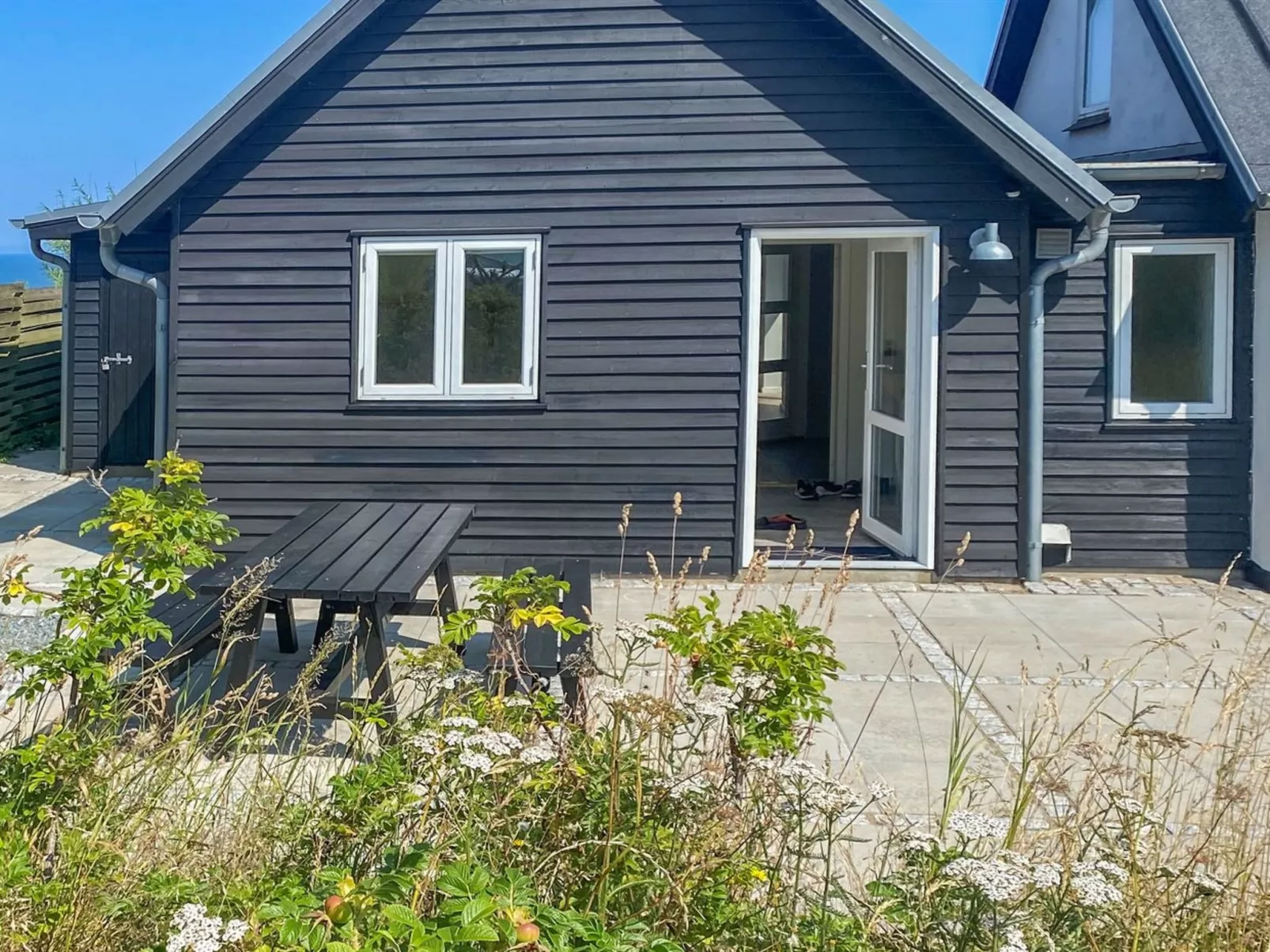 "Alkmar" - 75m from the sea-Buiten