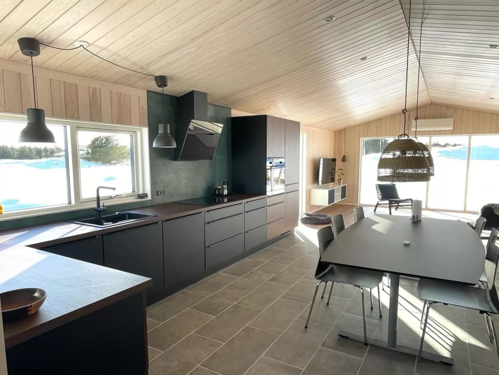 "Hinda" - 1.2km from the sea-Binnen