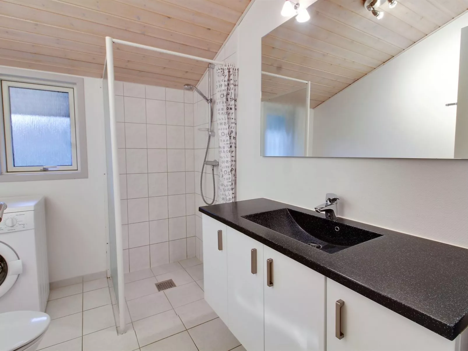 "Jutta" - 28km from the sea-Binnen