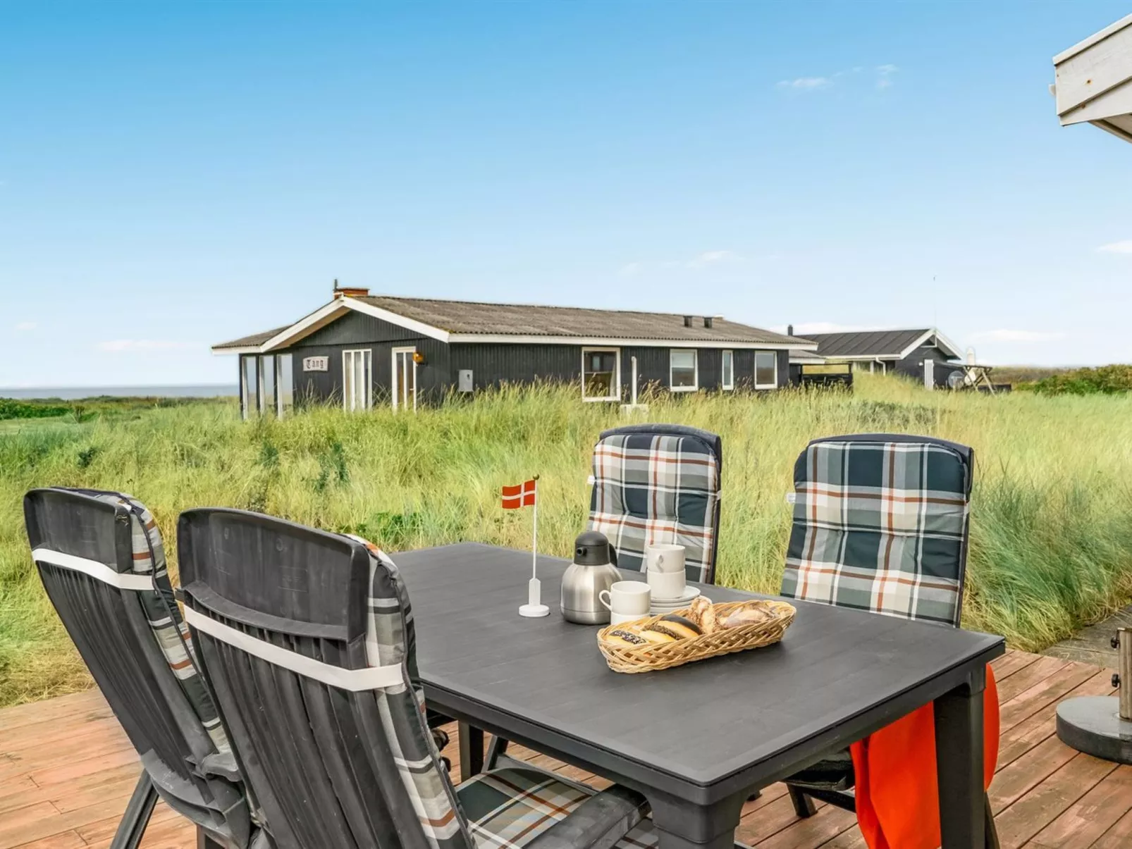 "Gilbert" - 96m from the sea-Buiten