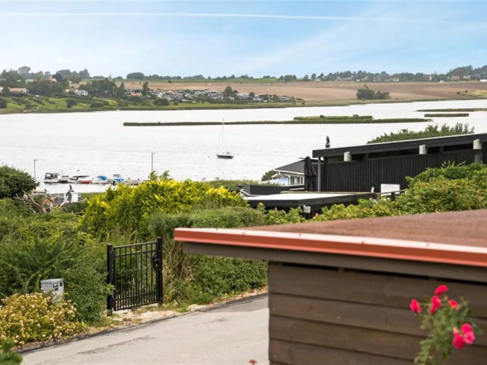 "Eleana" - 300m to the inlet-Buiten