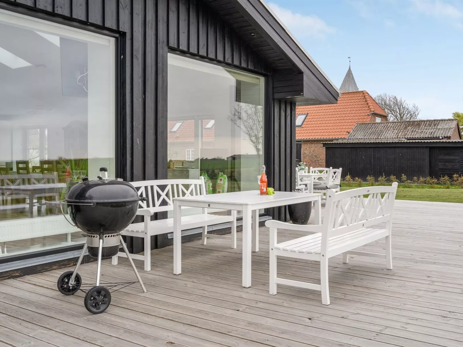 "Ajla"-Buiten