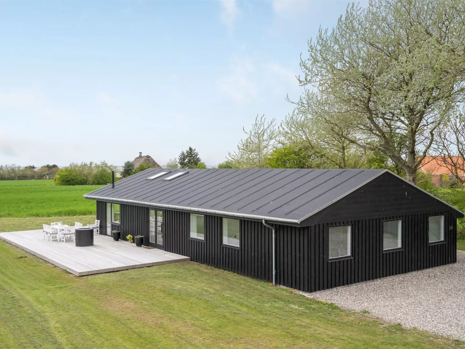 "Ajla"-Buiten