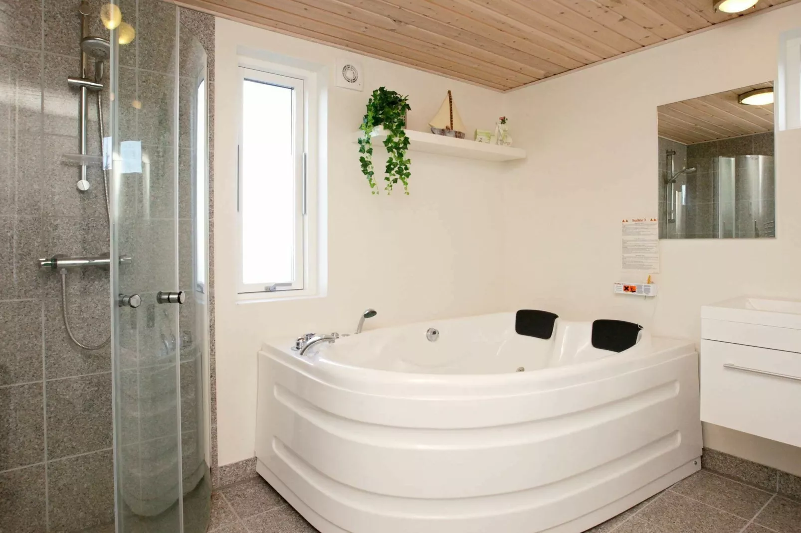 Modern vakantiehuis in Brovst Jutland met whirlpool-Binnen