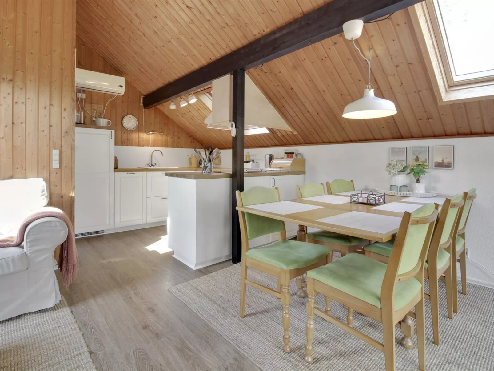"Hilla" - 31km from the sea-Binnen