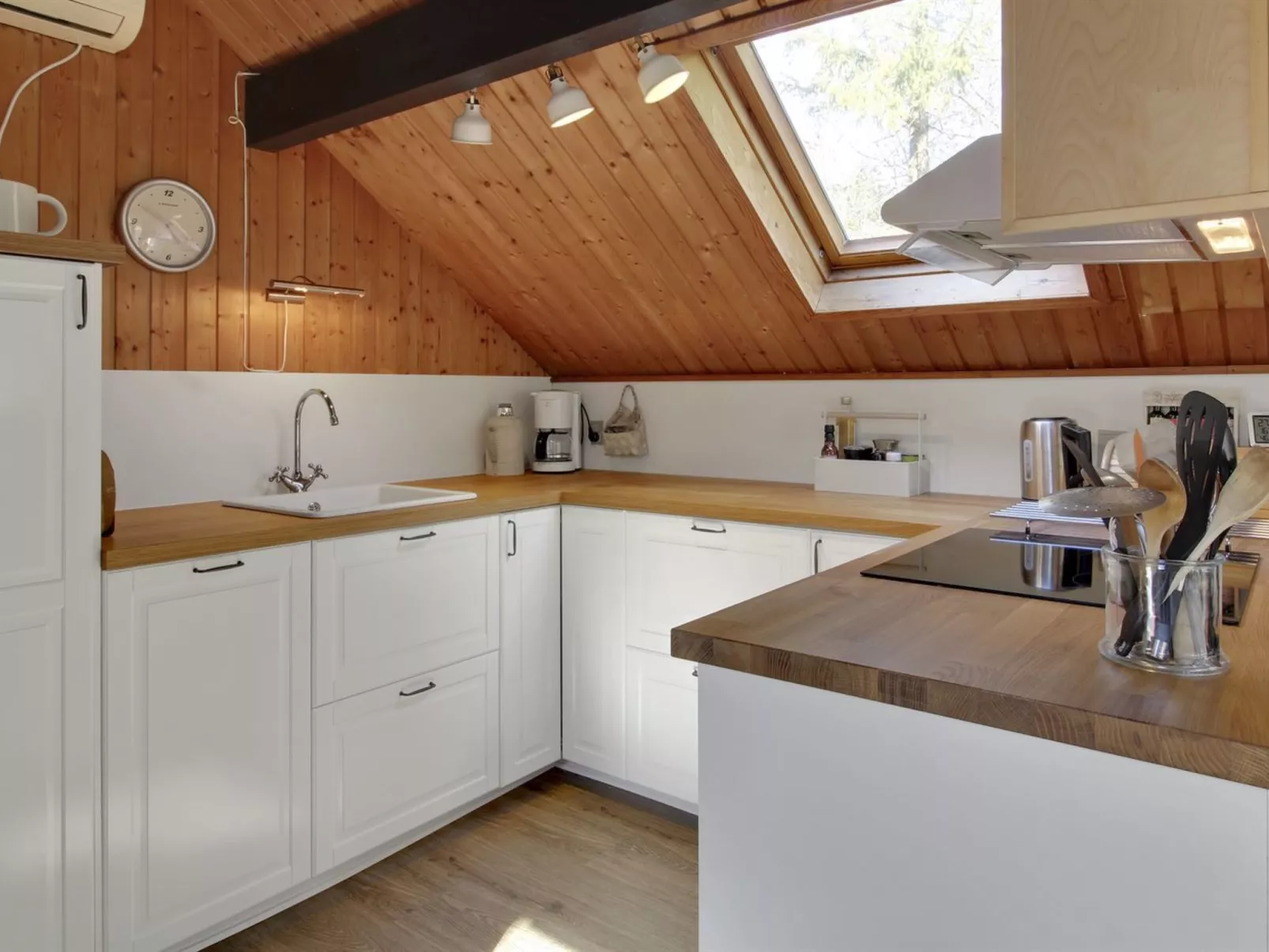 "Hilla" - 31km from the sea-Binnen