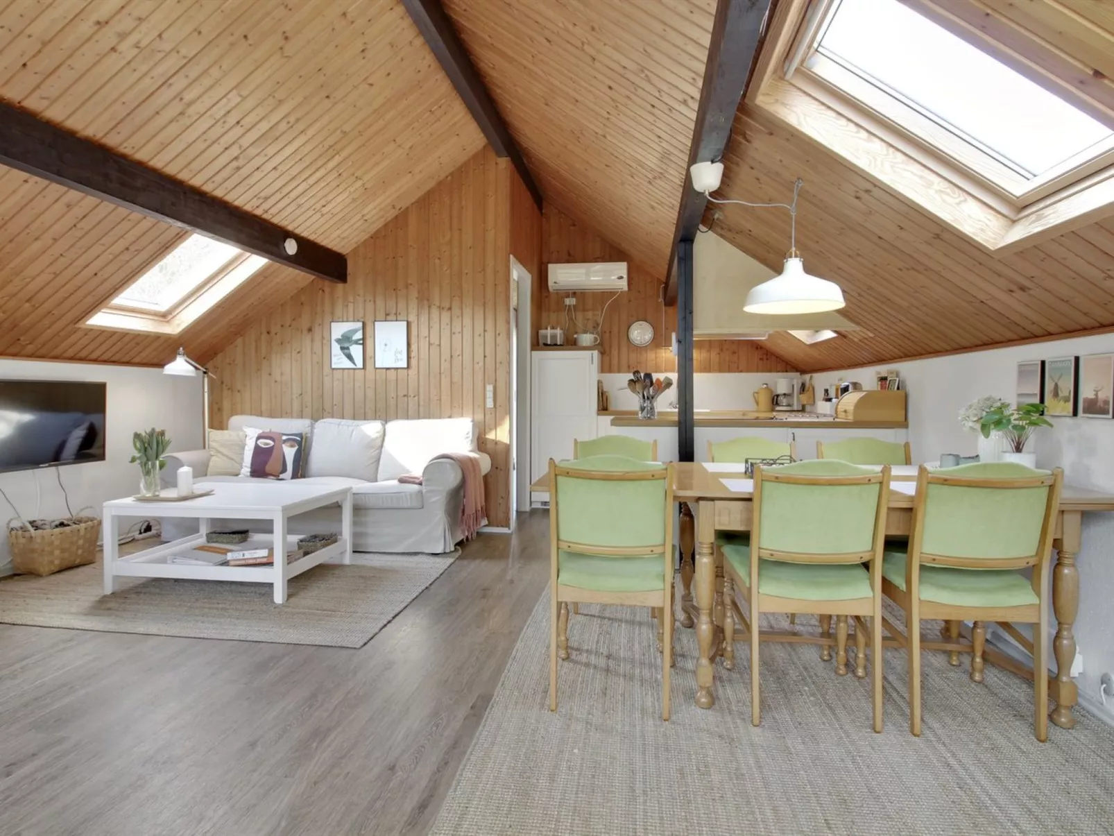 "Hilla" - 31km from the sea-Binnen