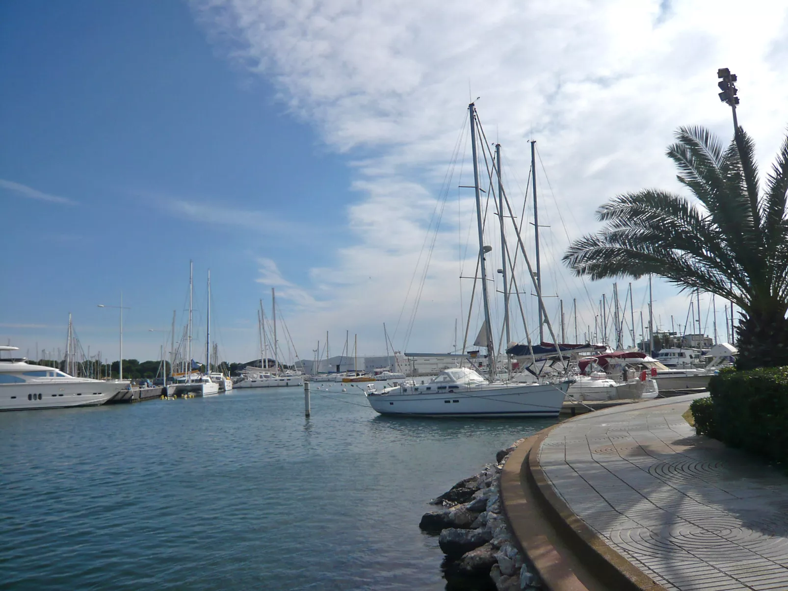 Les Marines de Port Canet-Buiten