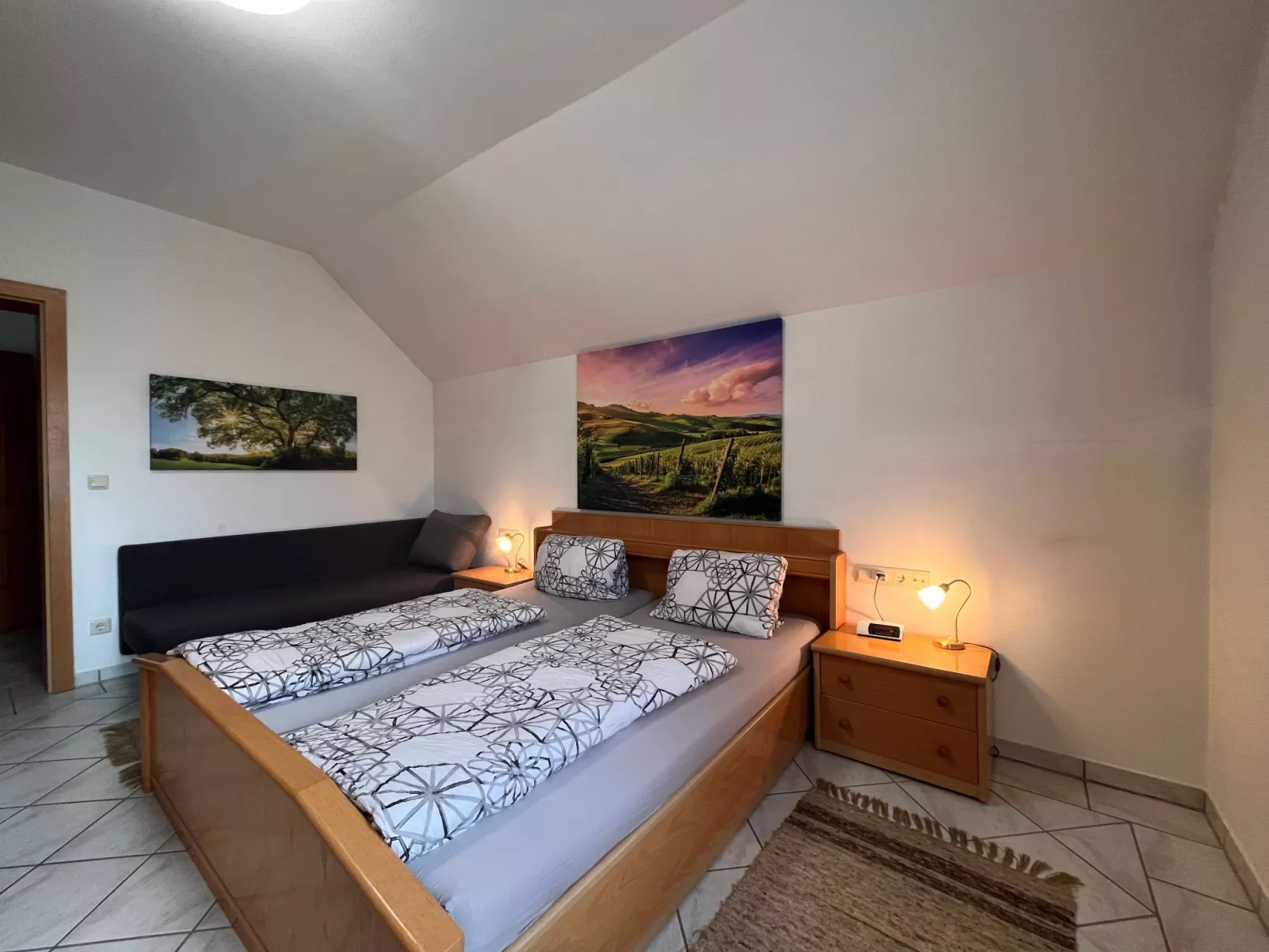 The Orange Apartment-Binnen