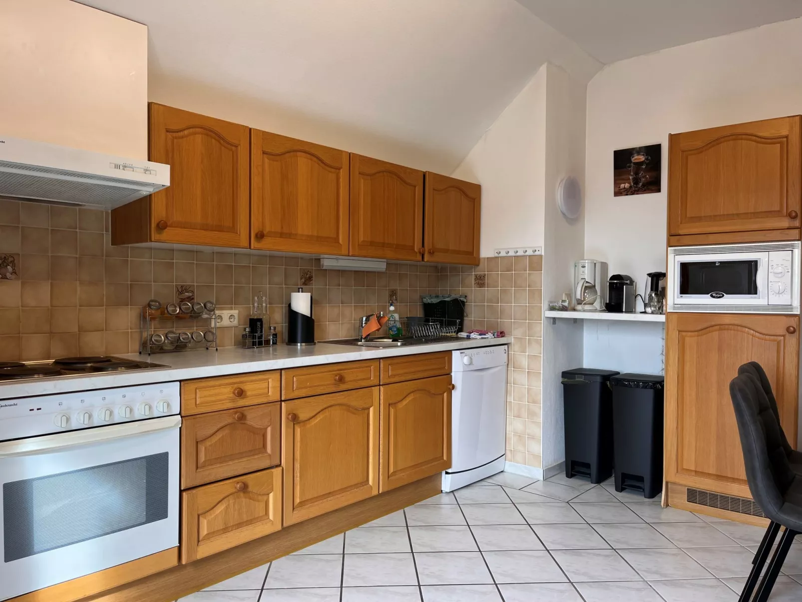The Orange Apartment-Binnen