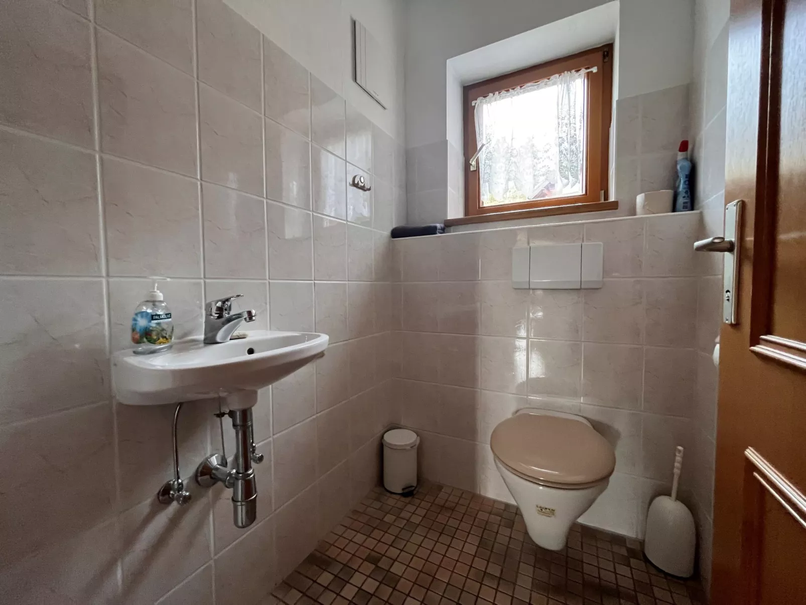 The Orange Apartment-Binnen