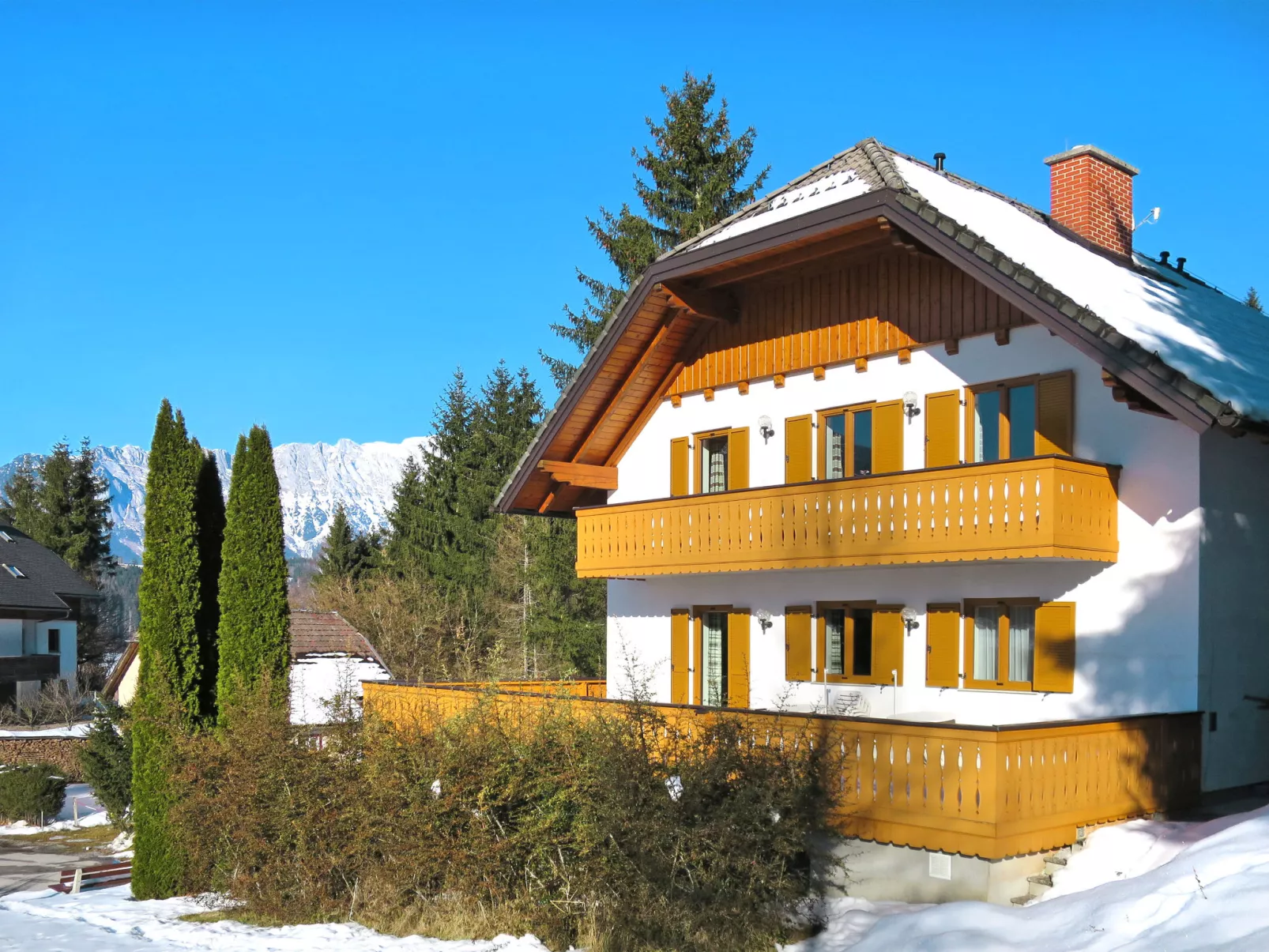 The Orange Apartment-Buiten