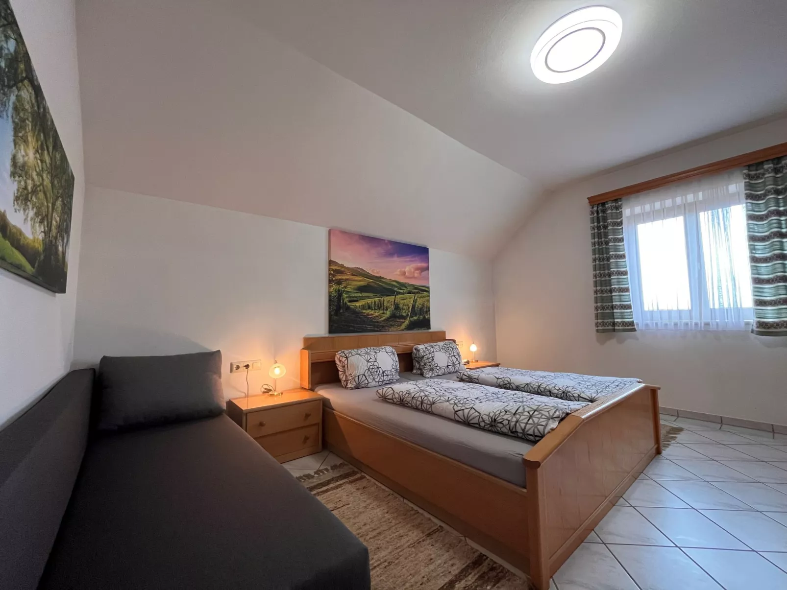 The Orange Apartment-Binnen