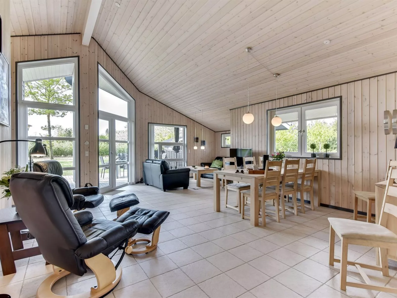 "Gylla" - 12km from the sea-Binnen