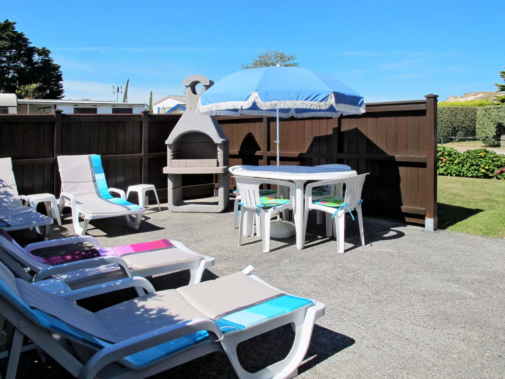 Petit Chalet à la Plage-Buiten