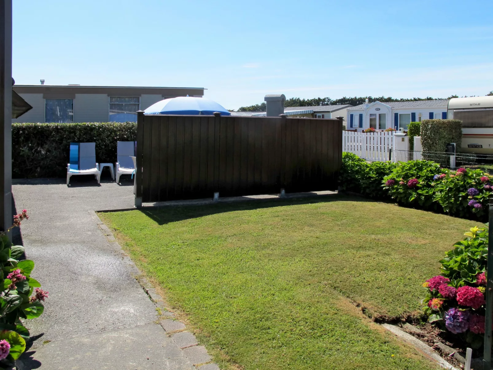 Petit Chalet à la Plage-Buiten