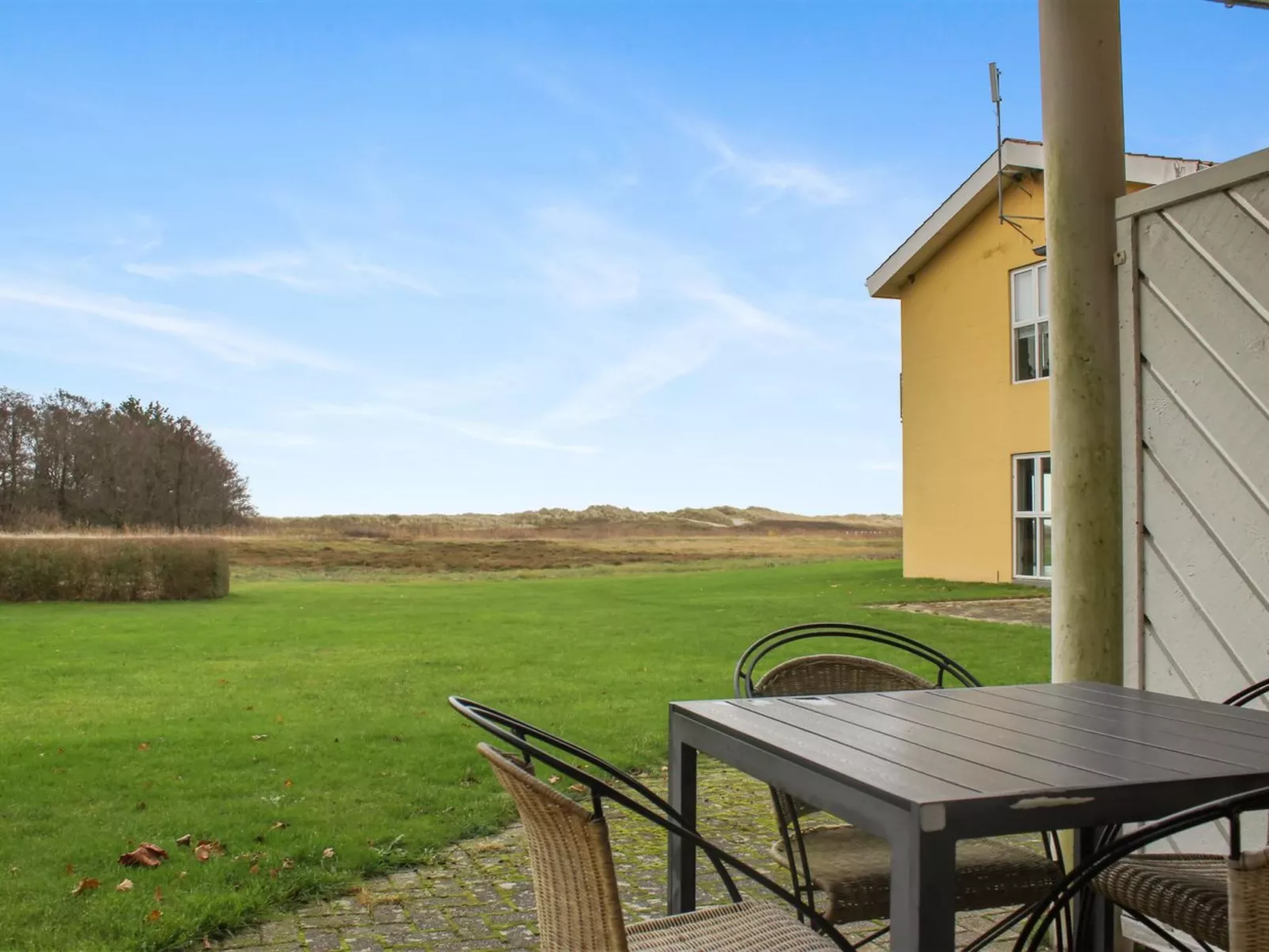 "Jyrki" - 100m from the sea-Binnen
