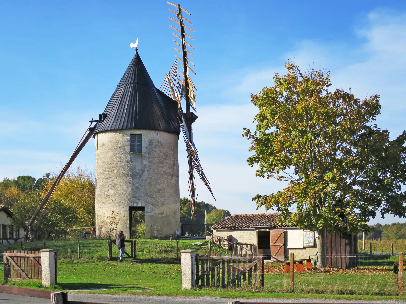 Les Ormes-Omgeving