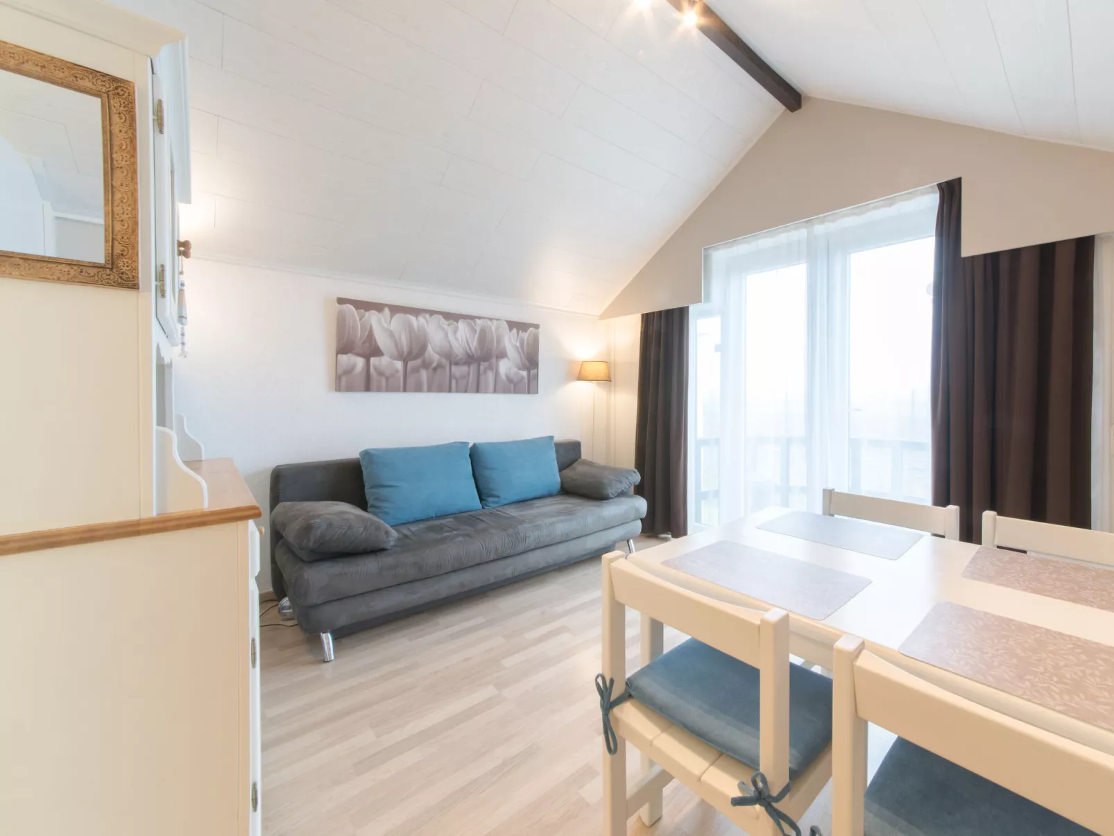 Luna with parking and shared pool-Binnen