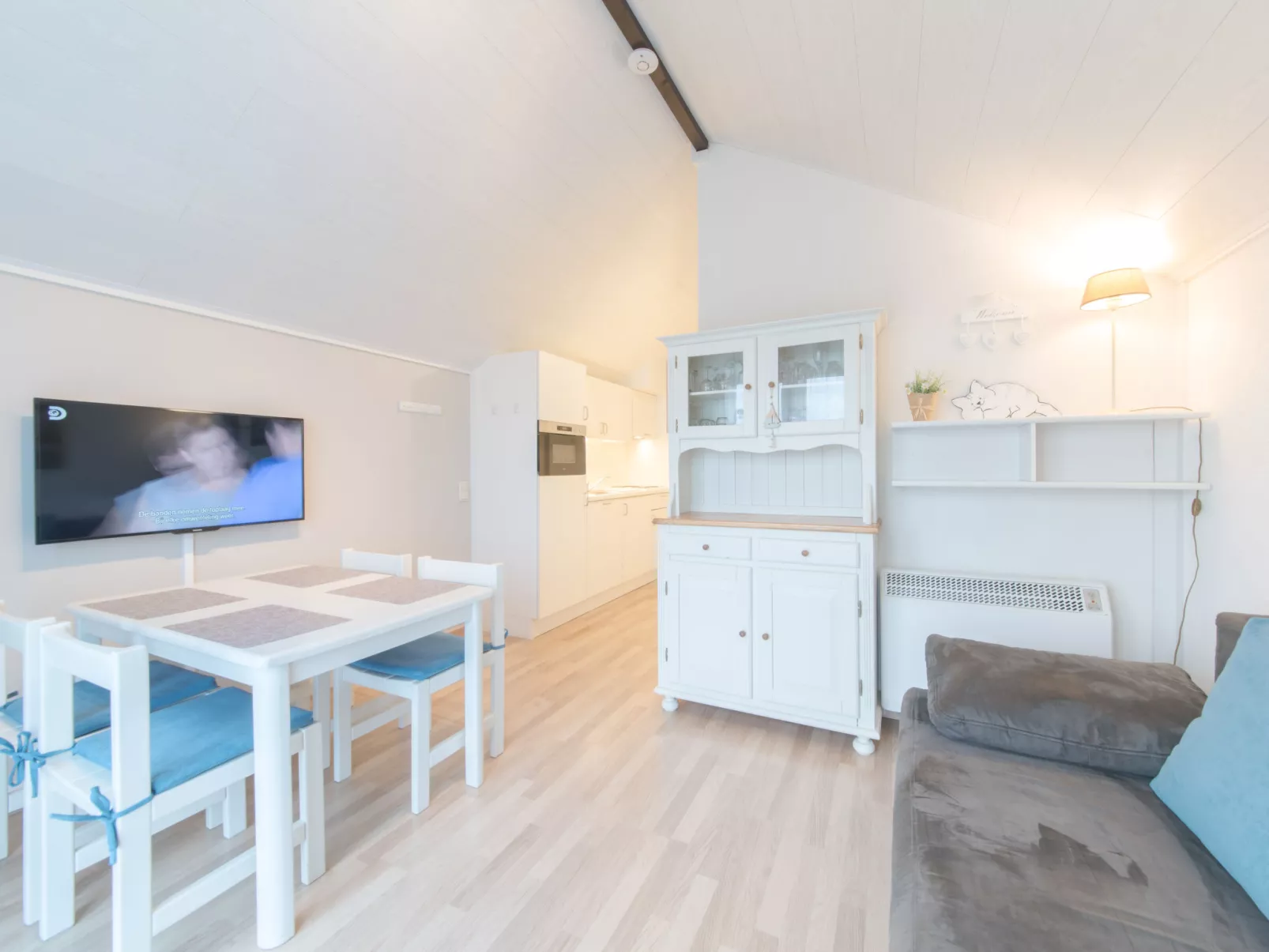 Luna with parking and shared pool-Binnen