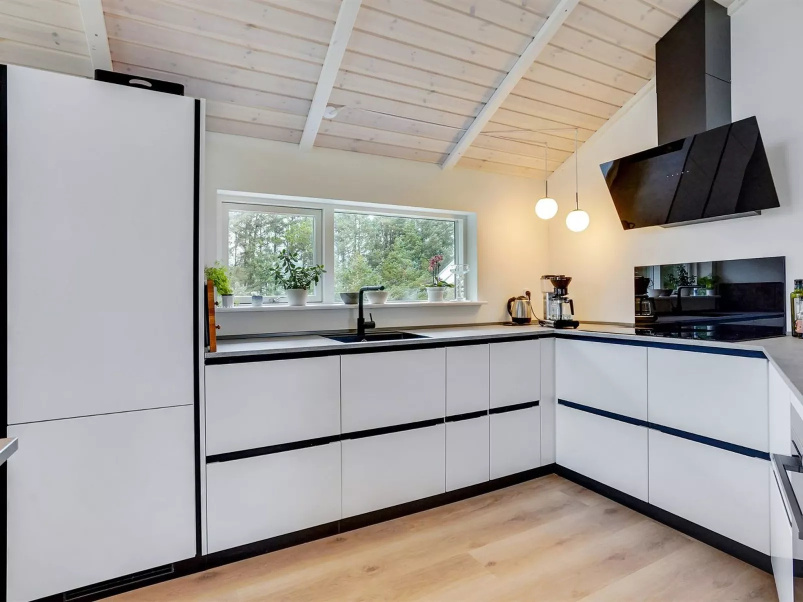 "Elna" - 400m from the sea-Binnen
