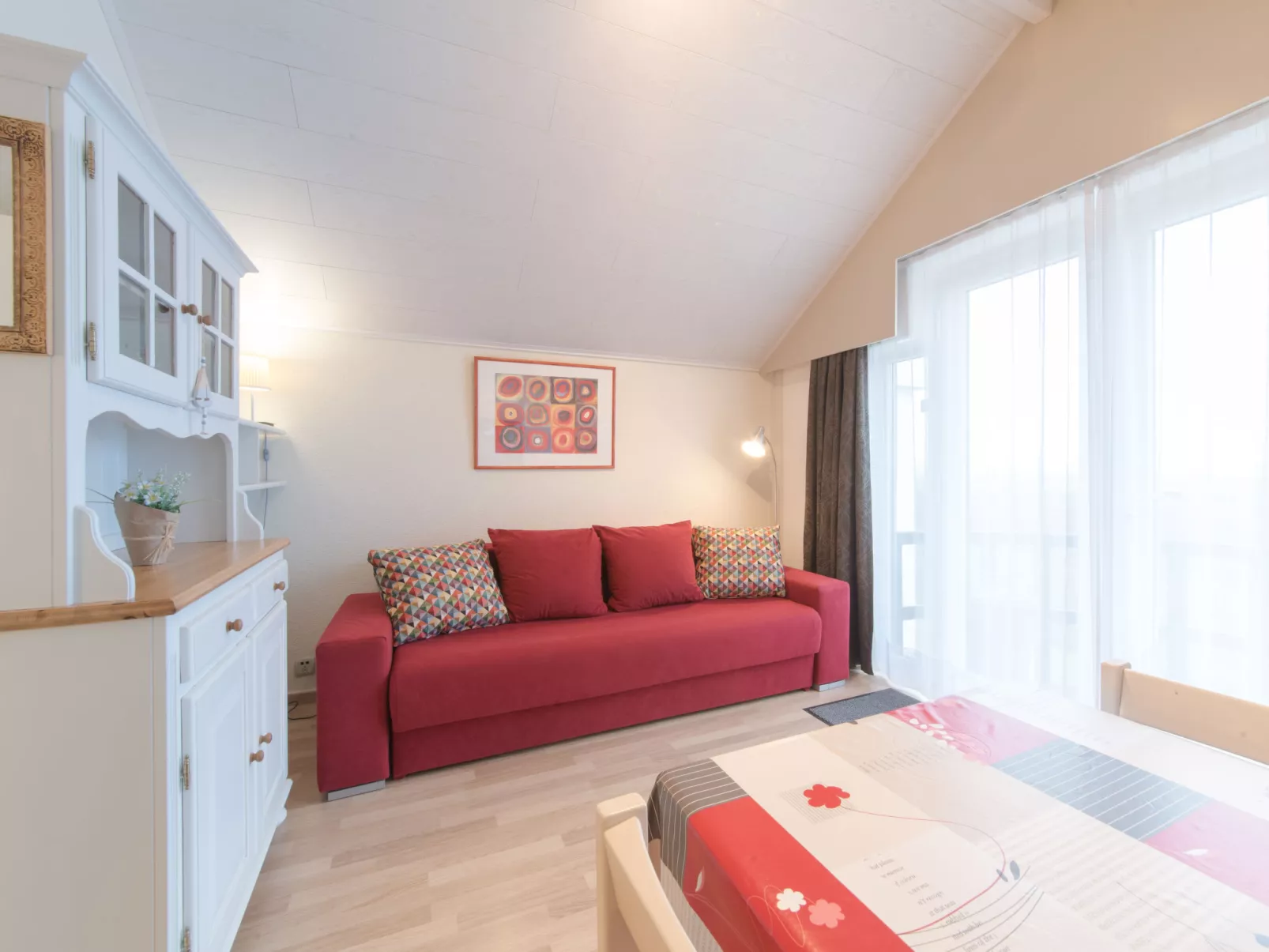 Dina with parking and shared pool-Binnen